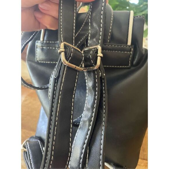 Small vegan leather backpack - Picture 7 of 10